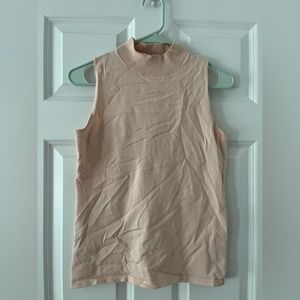 ‼️MOVING🚨Everythung must go‼️ price negotiable ‼️ Ann Taylor peach tank